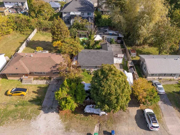 10486 138th St, Surrey, BC V3T 4K3