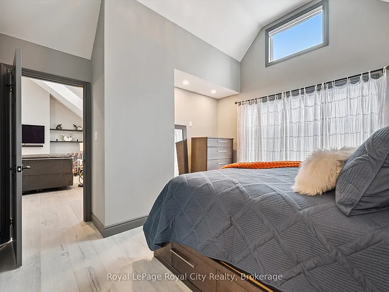 36 Emily St — Photo 17