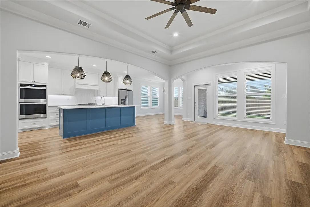 3 bed, 2555 sqft, $4,500 — Photo 3