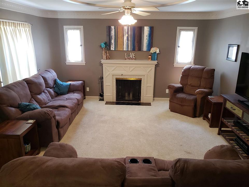 403 Hyde Park Dr, Hutchinson, KS 67502 Zillow