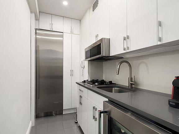 2nd image of 1 E 66th St APT 8E