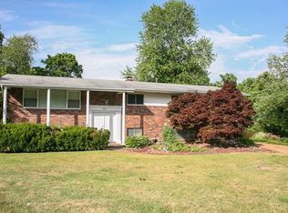 4200 Sunnyview Dr, Saint Louis, MO 63128