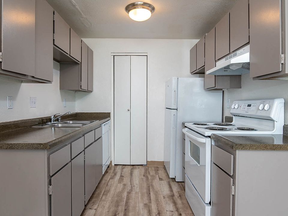 Sedona | One Bedroom Kitchen