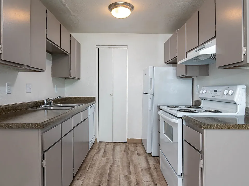 Sedona | One Bedroom Kitchen