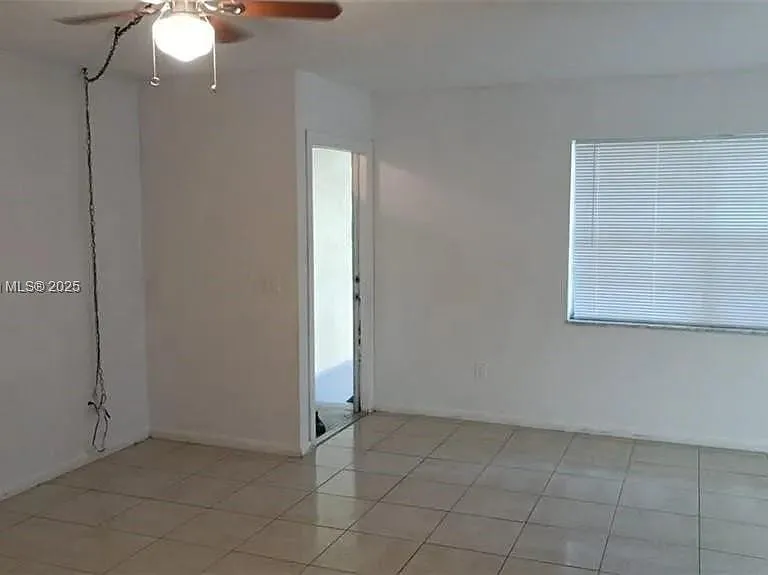 2524 Congress St #4 — Photo 2