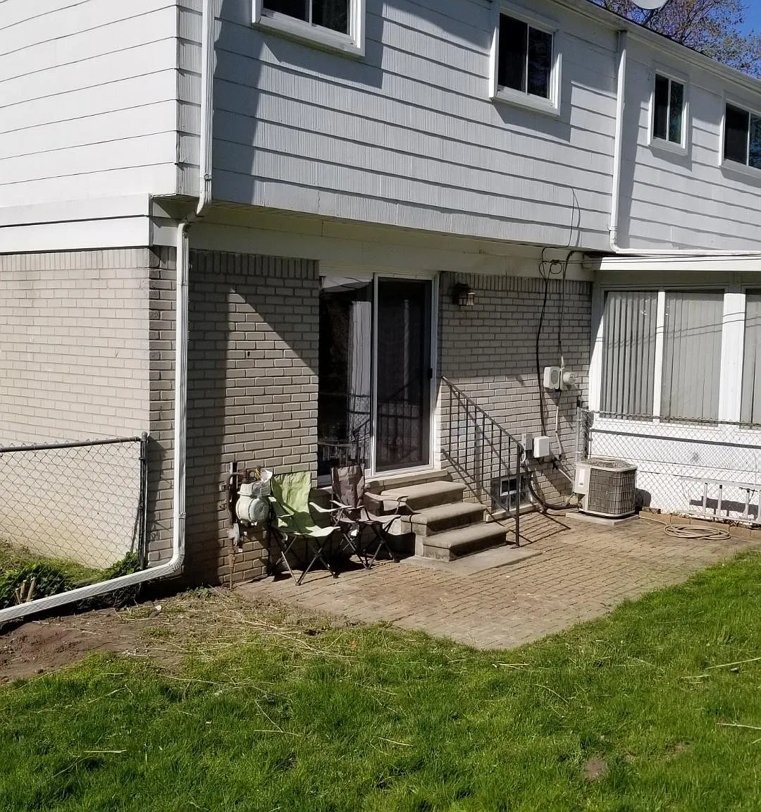 S Christine Cir, Mount Clemens — Photo 4