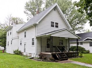 877 Daniels St NE, Cedar Rapids, IA 52402