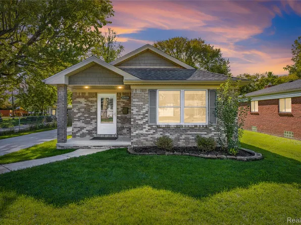 22038 Lanse St, Saint Clair Shores, MI 48081