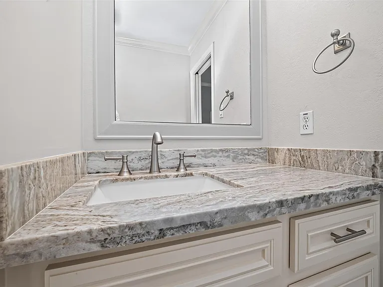 10310 Chevy Chase Dr — Photo 40