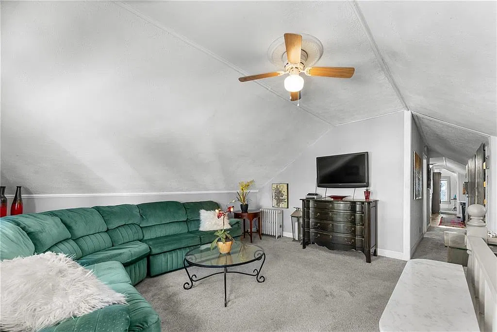 2 bed, 1.0 bath, 4493 sqft, $1,500 — Photo 3