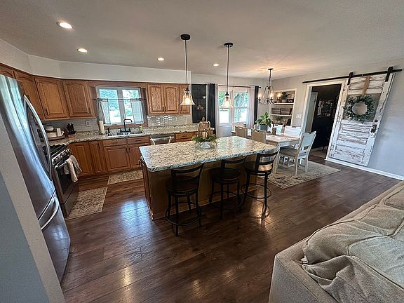 5th image of 809 Starlite Dr