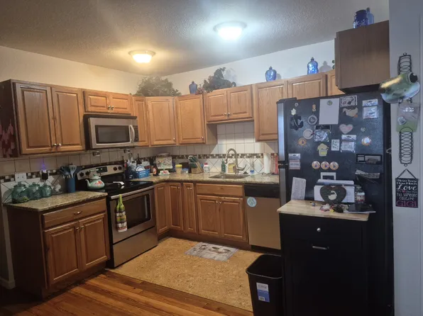 139 W Peoria St #202, Paola, KS 66071