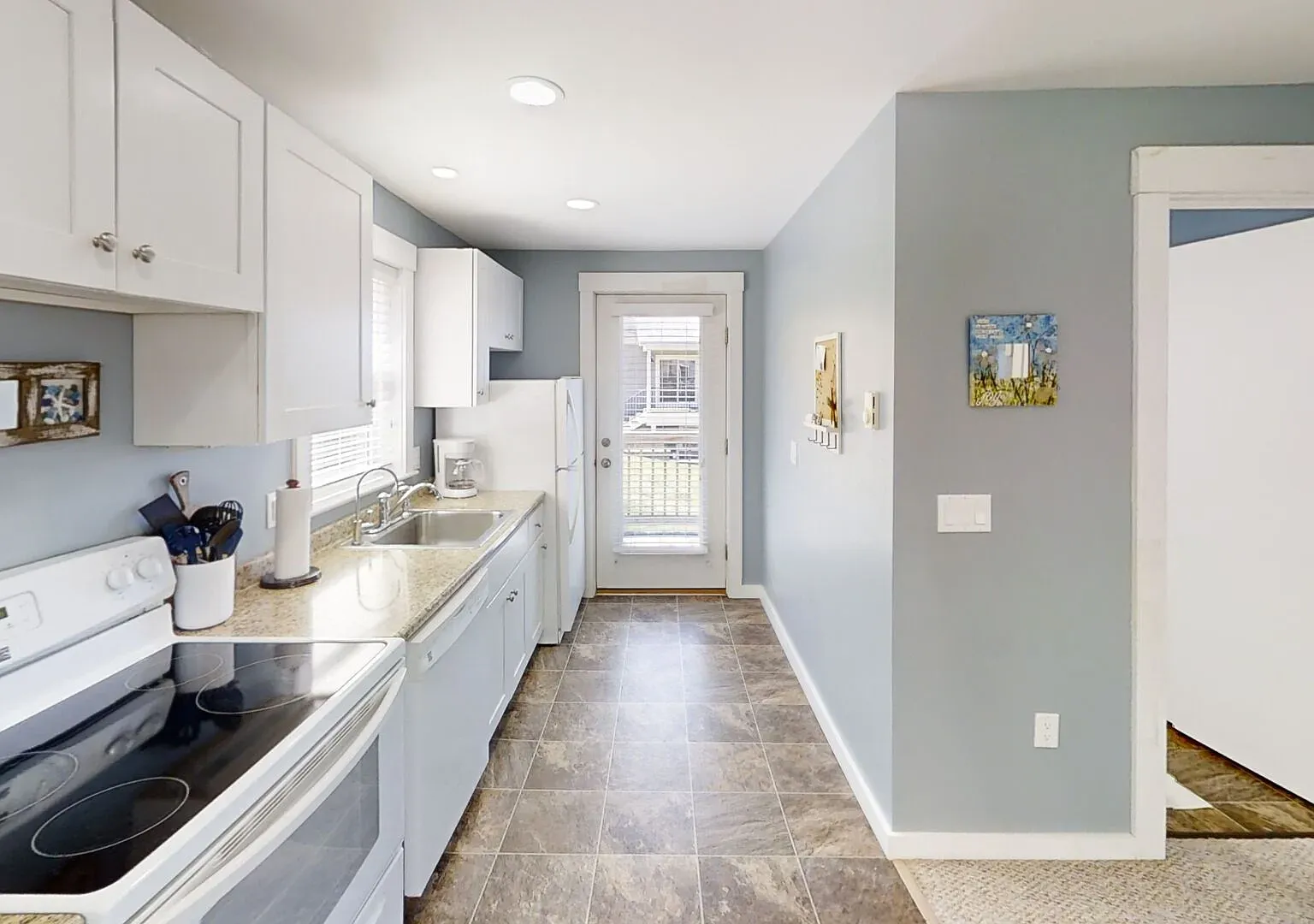 2 bed, 2.5 bath, $1,400 — Photo 3