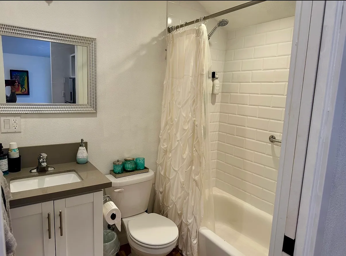 Studio, 600 sqft, $2,000 — Photo 2