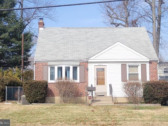 3rd image of 407 W Providence Rd