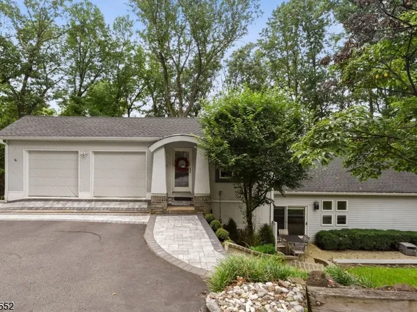 11 Susan Dr, Chatham Twp., NJ 07928