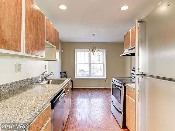 4th image of 8233 Stationhouse Ct