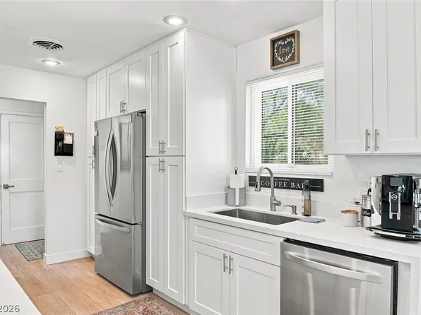 609 Sierra Ln, Henderson, NV 89002