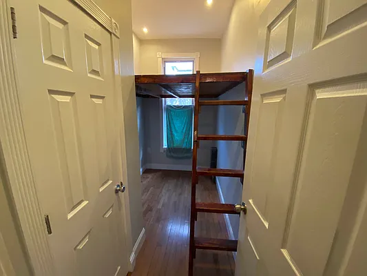 Rented by Premier Metro Realty Corp | media 7