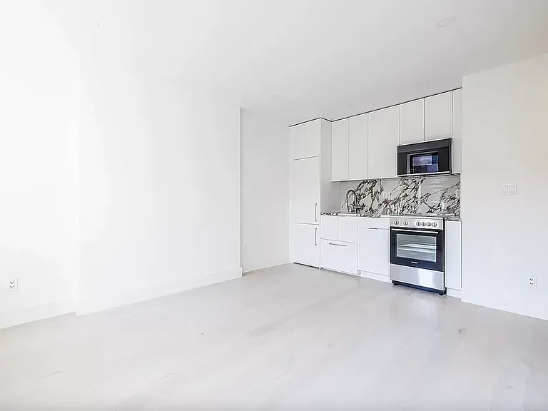 229 W 20th St #4A — Photo 2