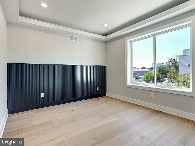 1933 N Leithgow St #35-1 — Photo 37