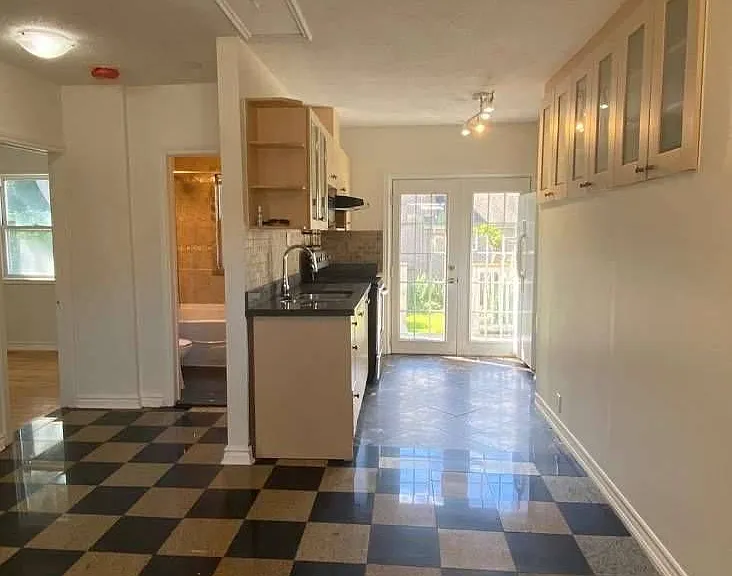 617 The Queensway #MAIN FL — Photo 6