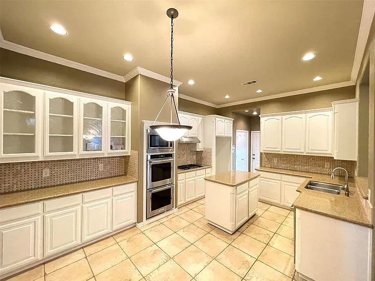 40 Emerald Pond Dr — Photo 11