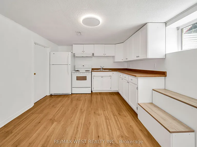 62 Greendale Cres #LOWER — Photo 3