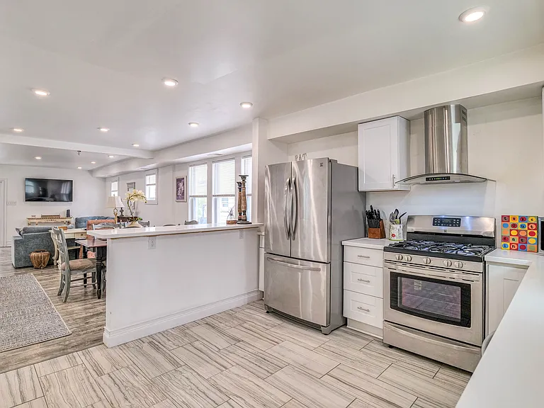 14 N Vassar Sq — Photo 14