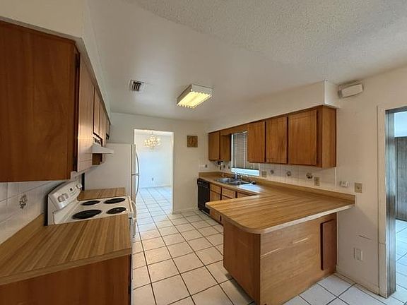 3rd image of 5035 Sharlene Dr