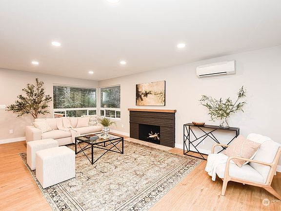 3rd image of 18948 Forest Park Drive NE