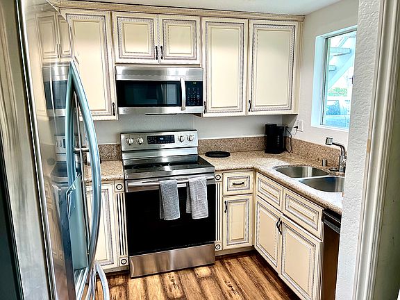 5th image of 25 Baywood #43