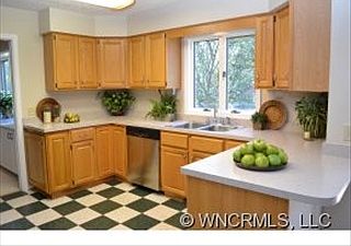 5th image of 304 Red Oak Dr
