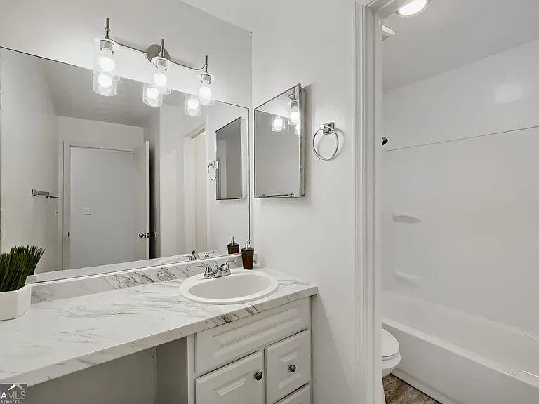 905 Augusta Dr SE — Photo 15