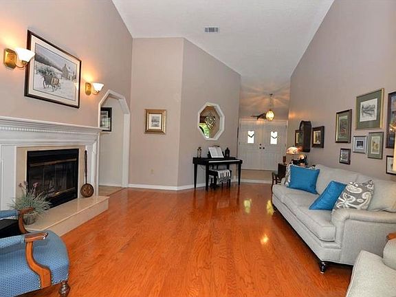 3rd image of 4515 Winderwood Cir