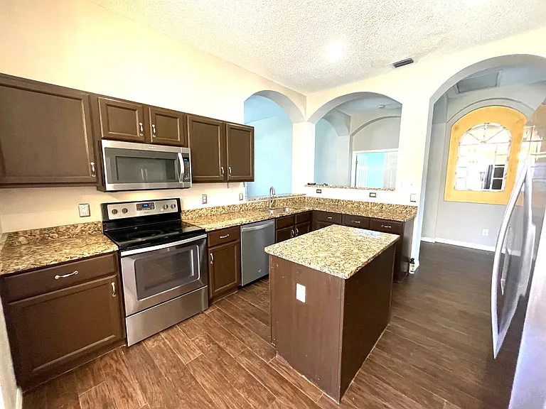 1600 Tailfeather Ct — Photo 7