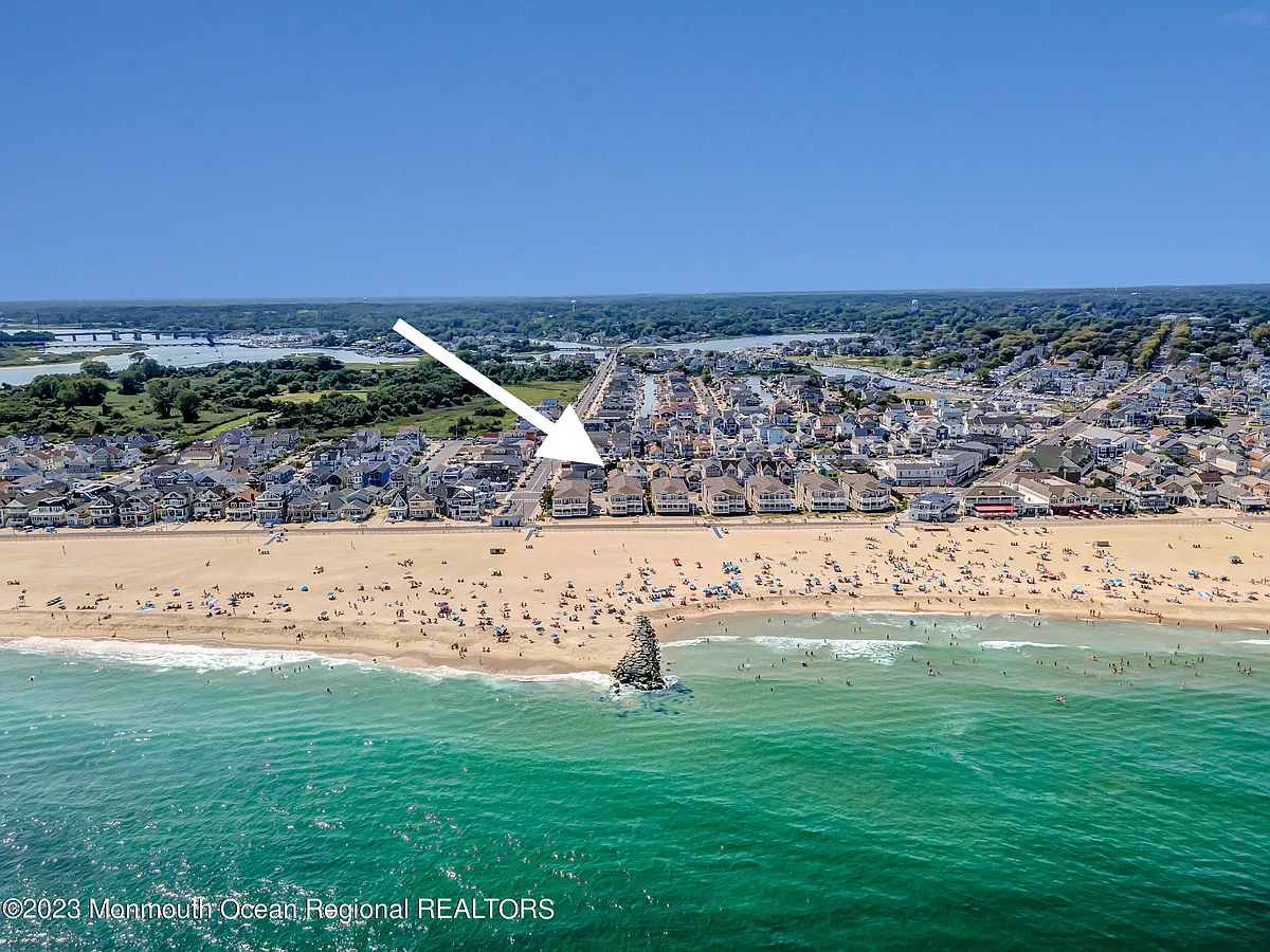 Building Photo - 239 Beachfront #1
