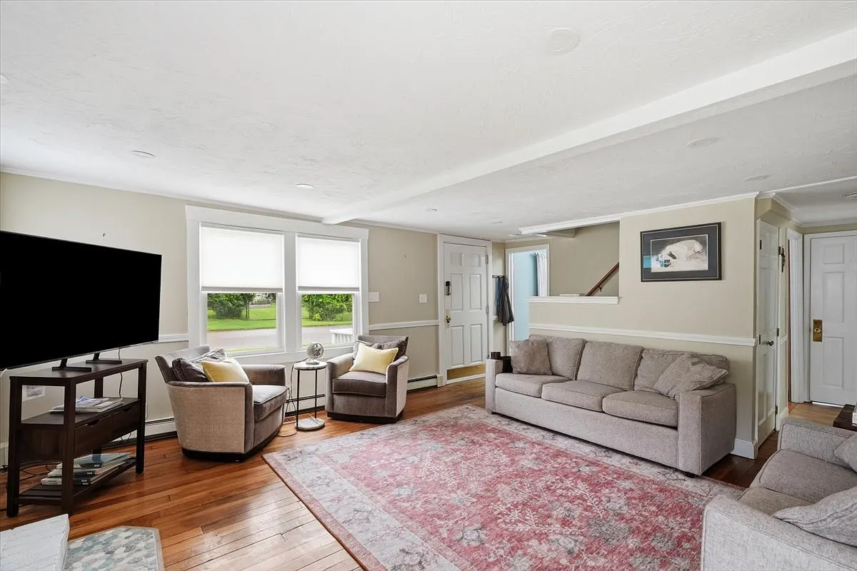 3 bed, 1504 sqft, $4,200 — Photo 4