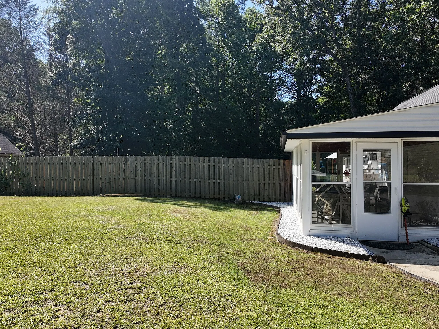 3 bed, 3.0 bath, 2323 sqft, $2,300 — Photo 2