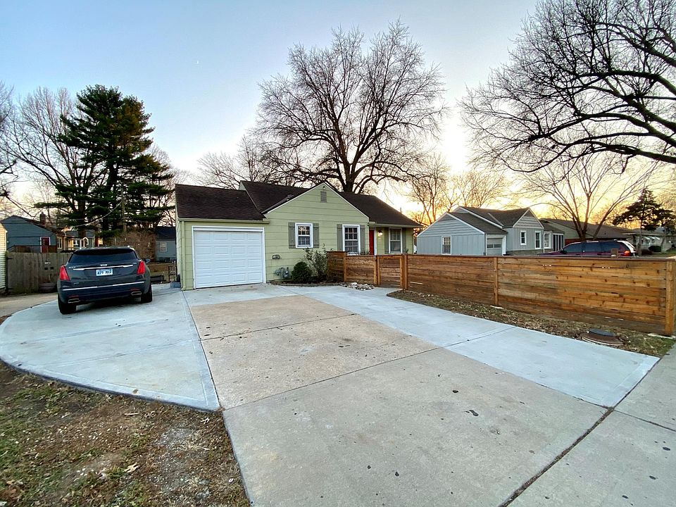 1st image of 717 W 85th St