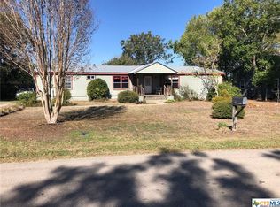 220 Oakview Rd, Luling, TX 78648