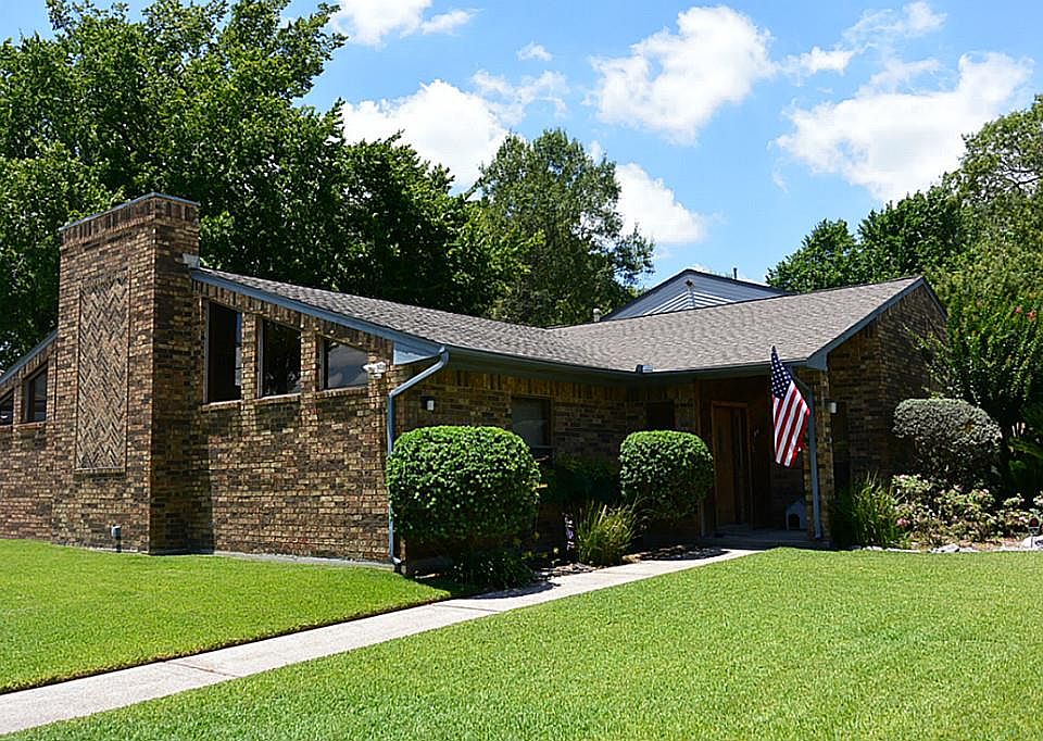 1st image of 4001 Trailwood Dr