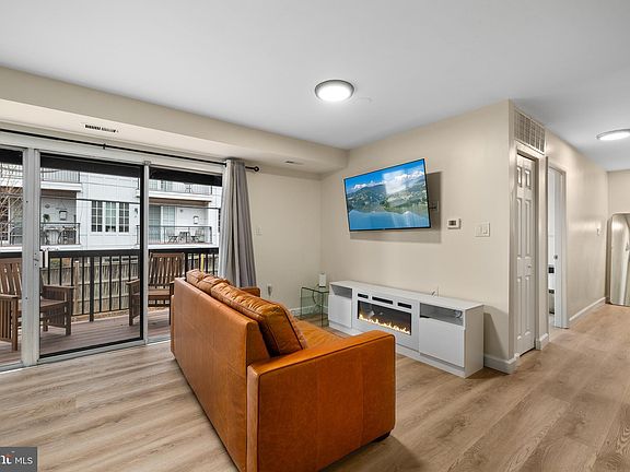 2nd image of 200 Park Terrace Ct SE APT 6