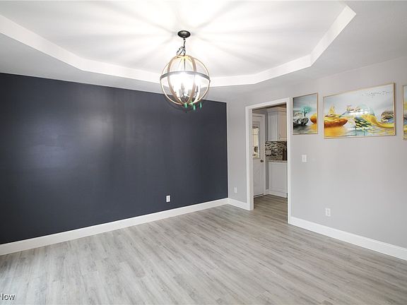 5th image of 527 Creekside Dr