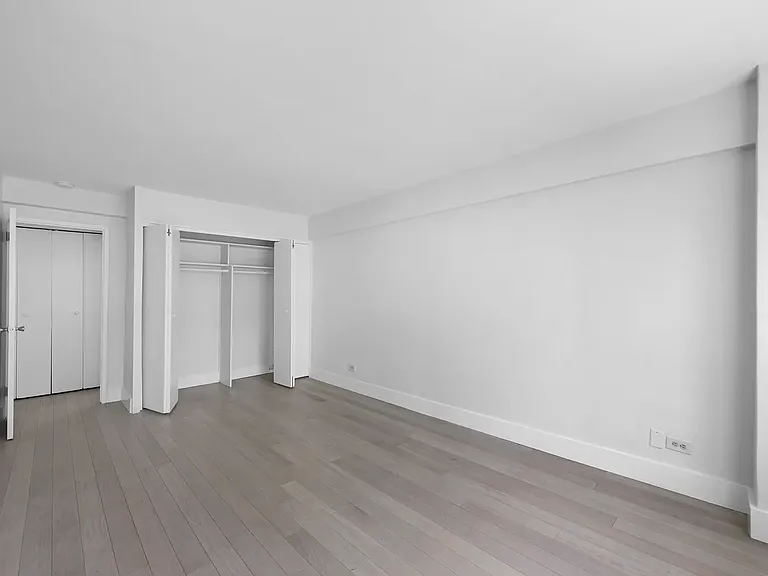 340 E 51st St #8A — Photo 5