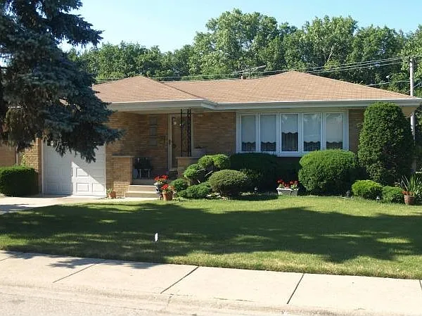 8635 W Brodman Ave photo 1