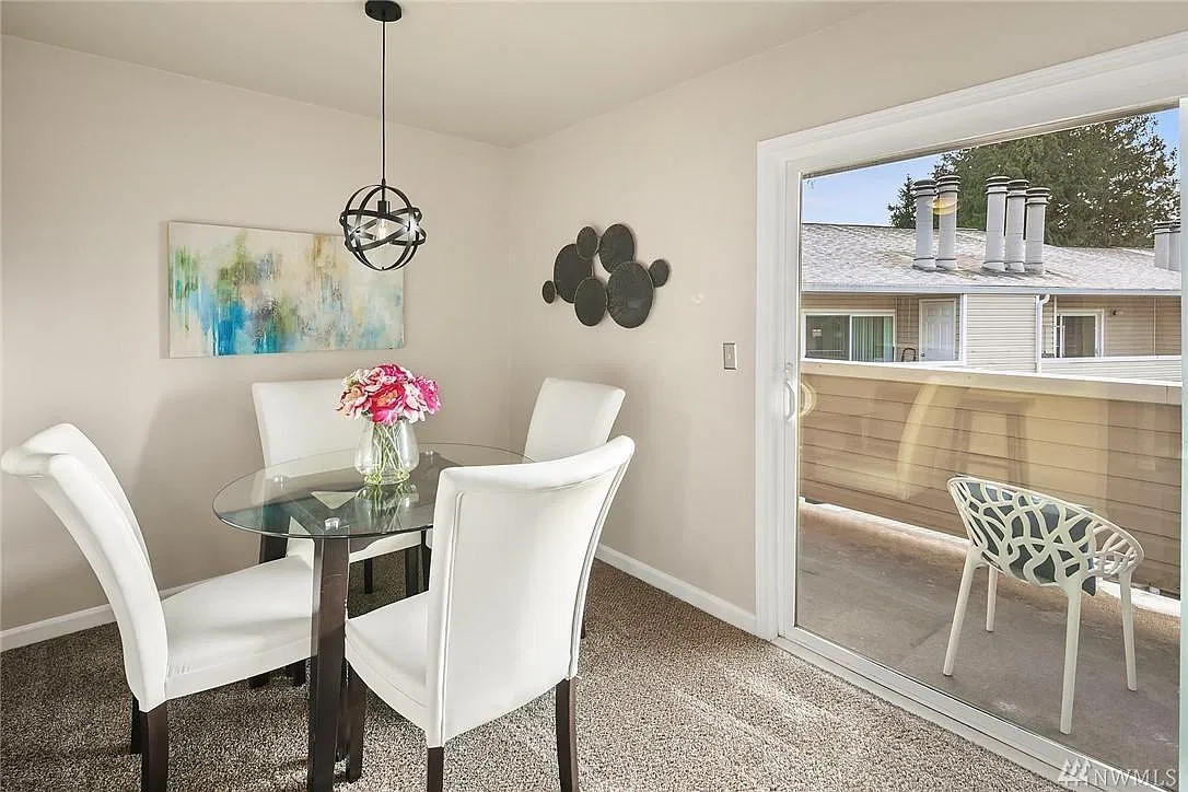 2 bed, 864 sqft, $2,200 — Photo 4