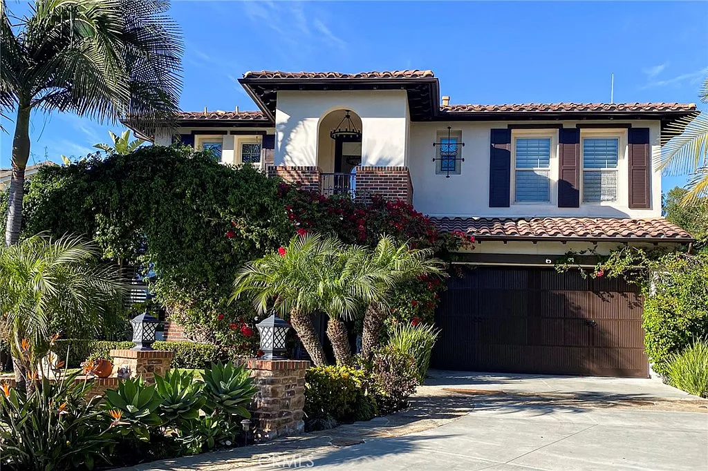 5 bed, 4.5 bath, 3912 sqft, $15,500 — Photo 1