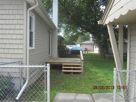 4th image of 30021 Maplegrove St