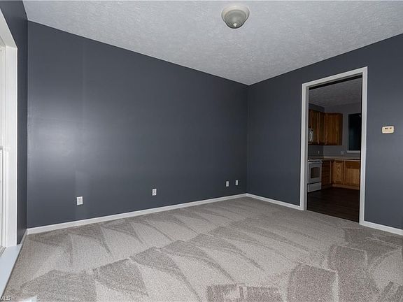 5th image of 893 Woodfield Ln